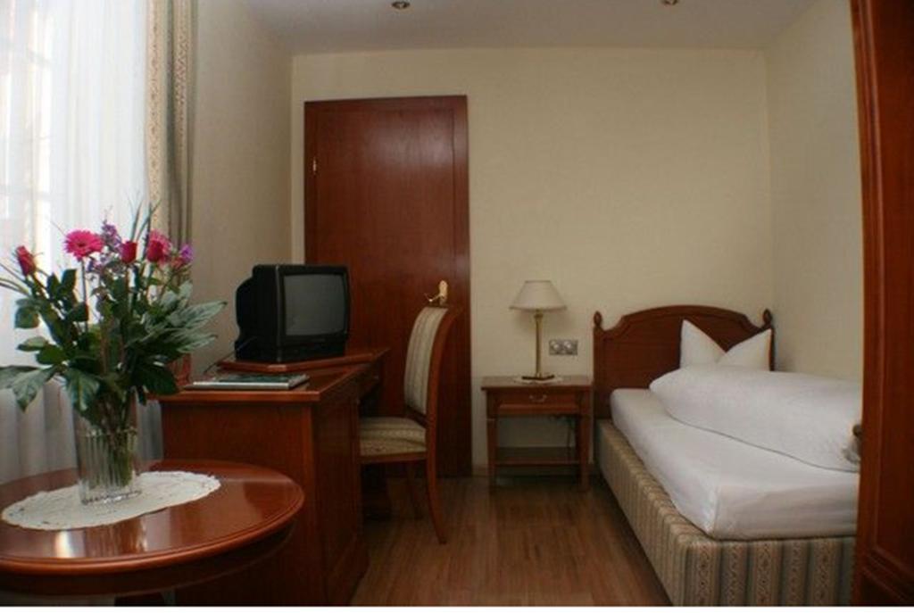 Schlosshotel Post Edelfreisitz Sprengenstein Imst Pokój zdjęcie